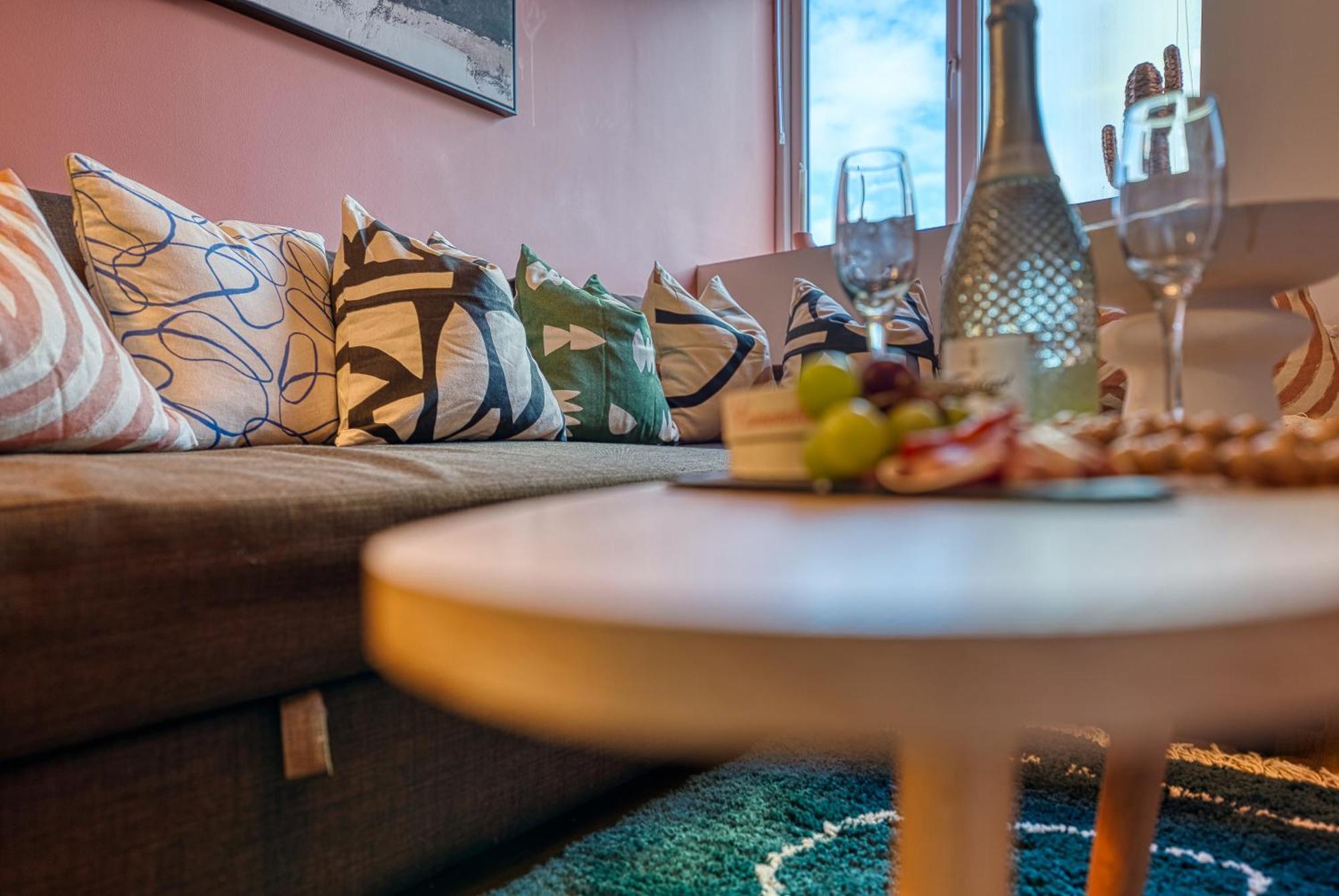 Blue Puffin Stays: Chic City Apartment near Gunwharf Quays & Beach Portsmouth Exterior photo