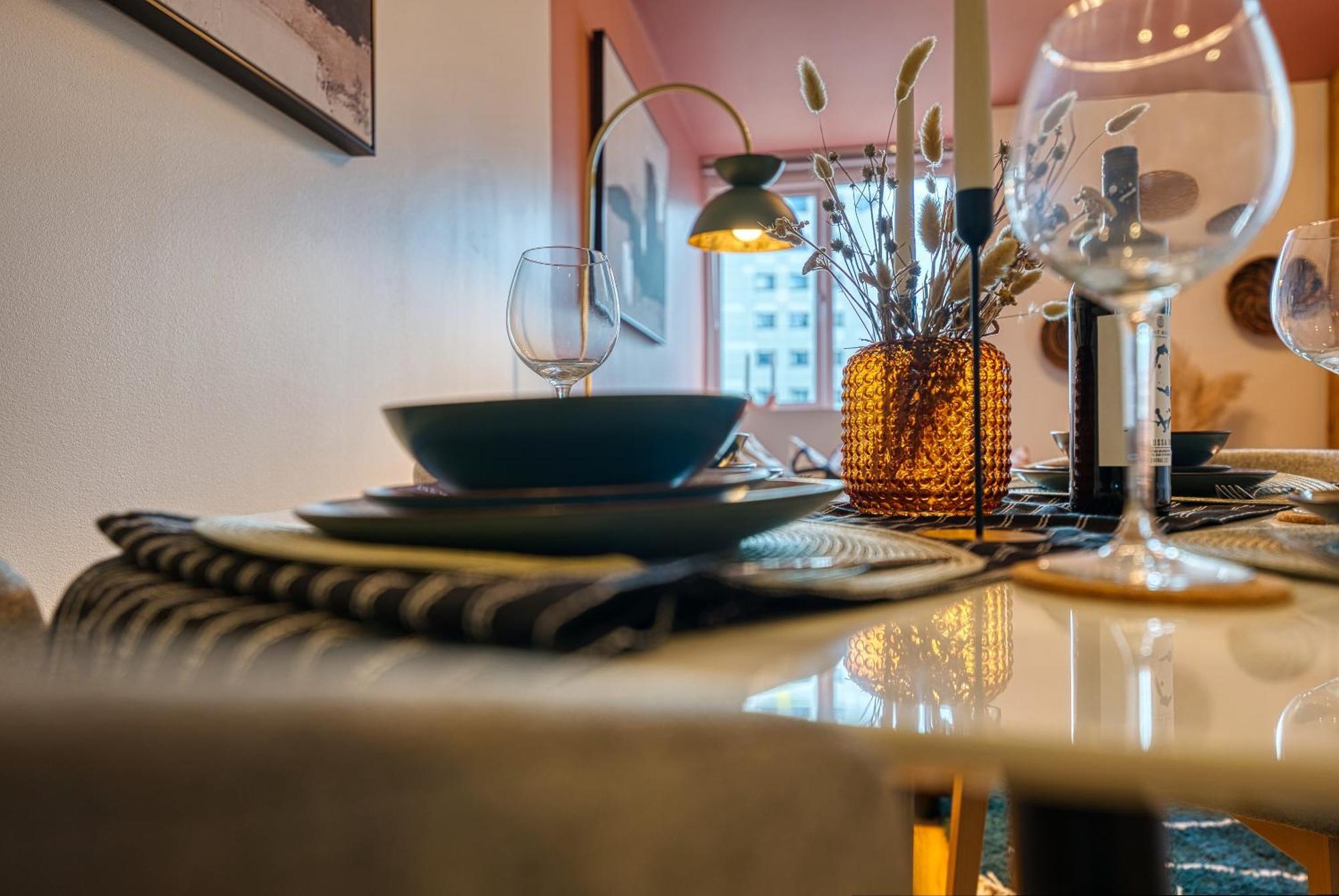 Blue Puffin Stays: Chic City Apartment near Gunwharf Quays & Beach Portsmouth Exterior photo